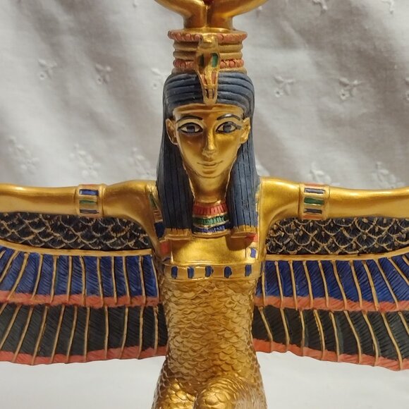 🎬 Ancient Egyptian Goddess Isis Open Wings Statue - Picture 2 of 9